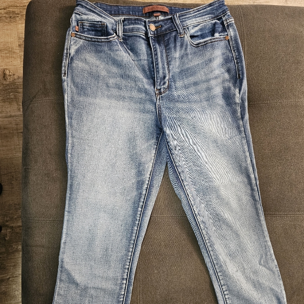 Judy Blue Light Wash Ankle Jeans